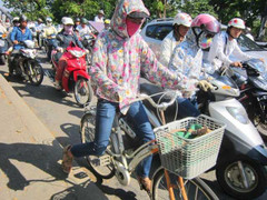 Nắng nóng gay gắt tiếp diễn ở Bắc Bộ và Trung Bộ