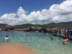 Sập nhà hàng nổi ở Ninh Thuận, nhiều người rơi xuống biển