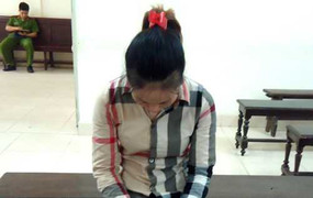 Tú bà tổ chức 'sex tour' khóc nức nở trước toà