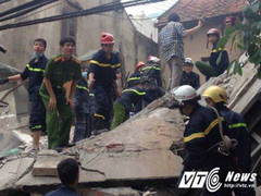 Hiện trường nhà 4 tầng đổ sập, vùi lấp nhiều người ở Hà Nội