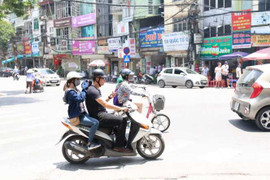 Mải săn Pokemon, 'game thủ' bị CSGT xử phạt