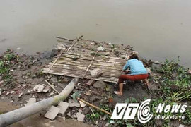 Hình ảnh đáng sợ bên dòng sông Lạch Tray