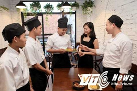 Ván cờ mới của người sáng lập quán gà 'sung sướng'
