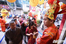 Mua vàng ngày Thần Tài là 'dị đoan' hay 'văn hoá'?