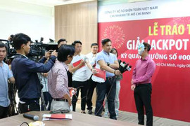 Người trúng độc đắc Vietlott được trả thưởng bí mật ra sao?