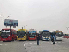 Cảnh sát giao thông chặn 70 xe khách kéo lên Hà Nội phản đối phân tuyến