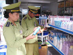 Một tuần quản lý thị trường xử lý 1.306 vụ vi phạm, thu 9,6 tỷ đồng