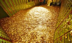Giá vàng hôm nay 13/5: Vàng đi ngang, USD tự do tăng