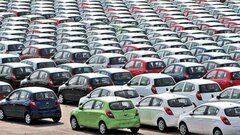 1 ngày hơn 200 ô tô Thái Lan đổ về Việt Nam