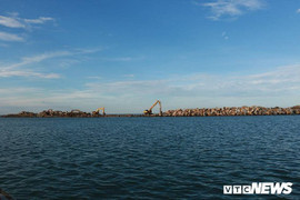 ‘Qua mặt’ tỉnh cho phép doanh nghiệp nạo vét bán cát: Không ai chịu trách nhiệm?