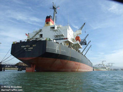 Vinalines: ‘Mẹ’ lên sàn, ‘con’ bết bát