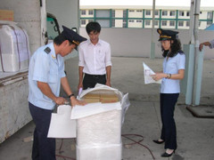 Hải quan phát hiện hơn 1.000 vụ vi phạm mỗi tháng