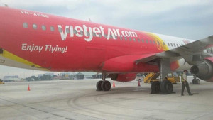 Máy bay Vietjet hỏng lốp sau khi bay từ Phú Quốc về Tân Sơn Nhất