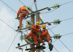 Giá xăng, điện được đề xuất đóng dấu mật