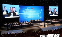 Thủ tướng Nguyễn Xuân Phúc: Kích hoạt hơn nữa khu vực kinh tế tư nhân