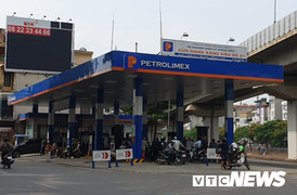 Giá xăng tiếp tục tăng, vượt 21.000 đồng/lít