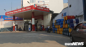 Giá xăng giảm hơn 300 đồng/lít