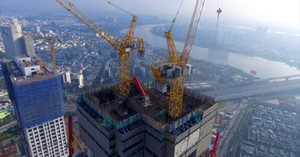 Ông lớn xây dựng chi đậm, bất chấp cổ phiếu lao dốc