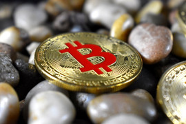 Bitcoin đi ngang, thị trường trái chiều