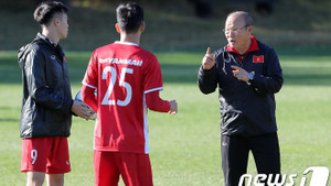 Loại Đinh Thanh Trung, HLV Park Hang Seo có mạo hiểm?