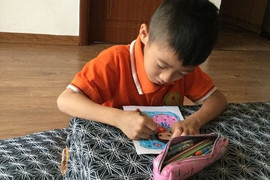 Hơn 10 năm con đi học, tôi chưa từng tặng quà cho giáo viên