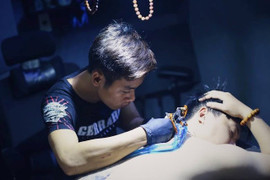 Người thợ xăm hình và những giấc mơ nghề giáo không trọn vẹn