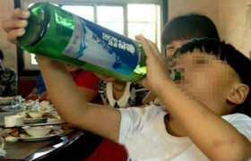 Đừng làm nguy hiểm tính mạng của con bởi hành động 'nhấp một ngụm rượu cho biết mùi vị'