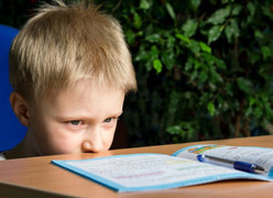 9 tác hại khi cha mẹ để trẻ sử dụng smartphone