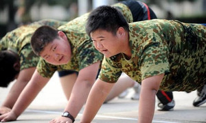 Trường học ở Trung Quốc dọa phạt học sinh tăng cân sau Tết