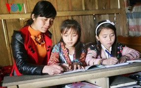 Thưởng Tết cho giáo viên: Nơi vài chục triệu đồng, chỗ nước mắm, cân đường