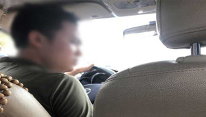 Nữ hành khách tố bị tài xế taxi đuổi đánh thô bạo ở Hà Nội