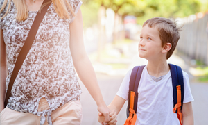 Câu hỏi cha mẹ nên dùng khi trẻ đi học về