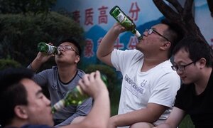 Quy định cấm sinh viên uống rượu của trường đại học ở Trung Quốc gây tranh cãi