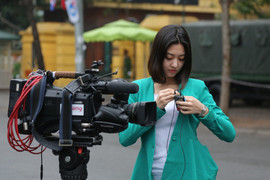 Nhiều 'bóng hồng' phóng viên quốc tế cắm chốt 24/24 quanh khách sạn Melia