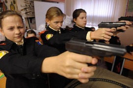 Ảnh: Cuộc sống trong trường nữ thiếu sinh quân Nga