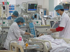 Công việc áp lực, lương thấp, nhiều bác sĩ bỏ bệnh viện công ra làm tư