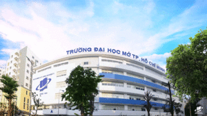 Trường đại học đầu tiên ở TP.HCM ngừng sử dụng chai nhựa