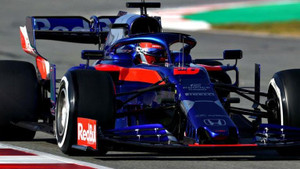 Để sản xuất một chiếc xe đua F1, các hãng bỏ ra bao nhiêu tiền?