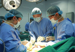 Vì sao người Việt chi tỷ USD ra nước ngoài trị bệnh, dù trong nước hoàn toàn chữa được?