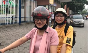 Mẹ thức đến 3h sáng trông con ôn thi vào lớp 10 trường chuyên ở Hà Nội