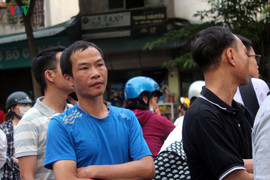 Con thi trường có tỷ lệ chọi cao nhất Hà Nội, phụ huynh thấp thỏm đợi chờ