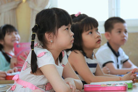 Phụ huynh nháo nhác tìm lớp, chi tiền triệu cho con 'luyện thi' vào lớp 1