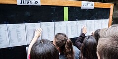 Giáo viên ở Pháp đình công, không trả điểm 30.000 bài thi cho học sinh