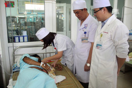 Bỏ qua quy trình, các bác sĩ cứu sống mẹ con sản phụ nguy kịch