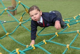 Hành trình vươn lên của cậu bé Anh bị cắt cụt chân