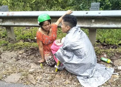 Không kịp đến viện, chồng đỡ đẻ cho vợ ngay bên vệ đường