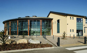 Trường học ở Anh lắp camera trong nhà vệ sinh để đảm bảo an ninh