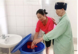 Thiếu nước sạch, bệnh viện cho người bệnh nhẹ về nhà