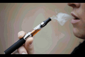 Thuốc lá điện tử vẫn còn gây tranh cãi tại nhiều nước