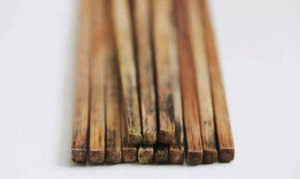 Nếu đũa ăn có những đặc điểm này bạn cần bỏ ngay lập tức